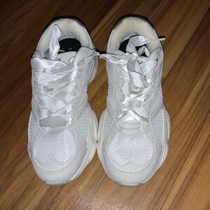 Women’s Rachel Zoe Bold Babe White and Silver Holographic Sneakers 7.5